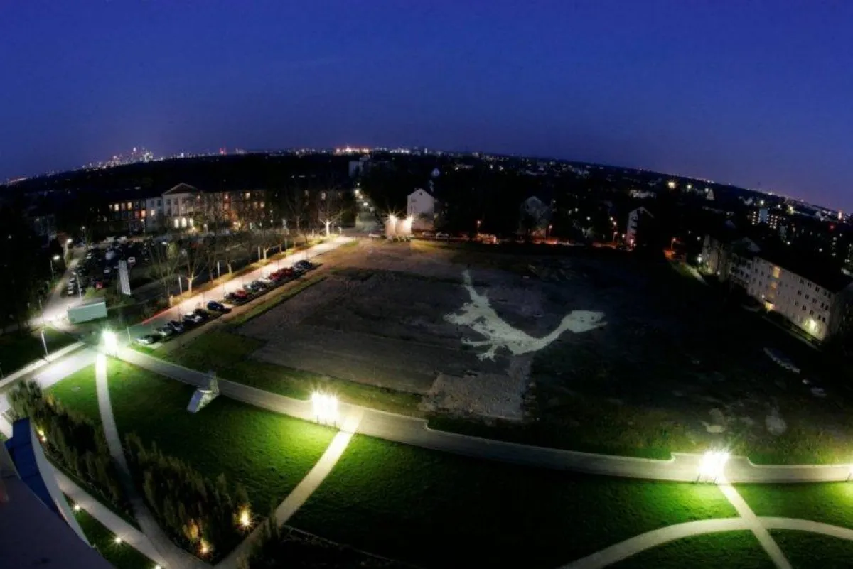 Illuminierte Zeitreise im Höchster Alleeviertel mit Lumenosaurus West, Bild: WOHNHEIM GmbH