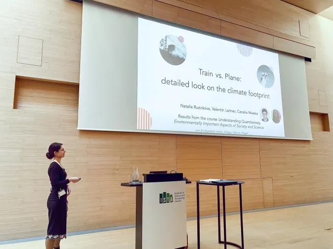 CO2-Fußabdruck von Konferenzreisen | ISTA-Wissenschafter:innen untersuchen die Nachhaltigkeit von Reisen zu Tagungen Bild: CO2-Fußabdruck von Konferenzreisen | ISTA-Wissenschafter:innen untersuchen die Nachhaltigkeit von Reisen zu Tagungen