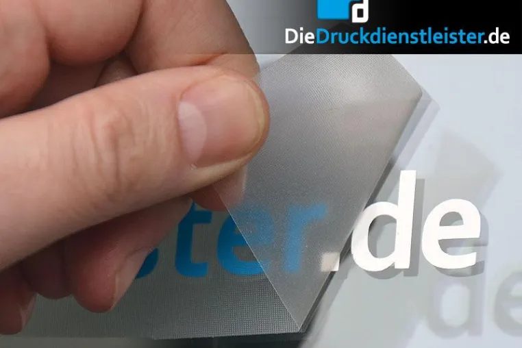 Bild: DieDruckdienstleister.de plottet jetzt individuelle Folien-Beschriftung zum günstigen m²-Preis