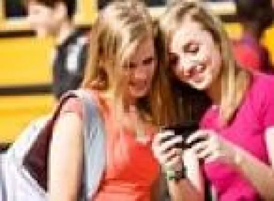 ABSCHLUSSZEIT-App hilft bei der Abizeitung Bild: ABSCHLUSSZEIT-App hilft bei der Abizeitung