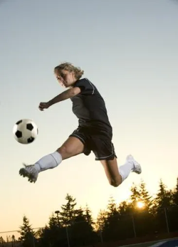 Bei Sport und Spiel mit guten Kontaktlinsen punkten Bild: Bei Sport und Spiel mit guten Kontaktlinsen punkten
