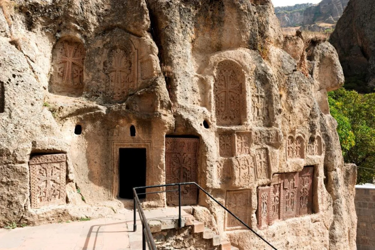 Das Kloster Geghard - ein bedeutendes Zeugnis der Armenischen Apostolischen Kirche