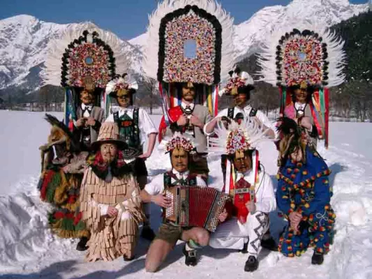 Bild: Hexen, Bären und Muller: Fasnacht in der Region Hall-Wattens