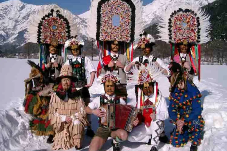 Bild: Hexen, Bären und Muller: Fasnacht in der Region Hall-Wattens