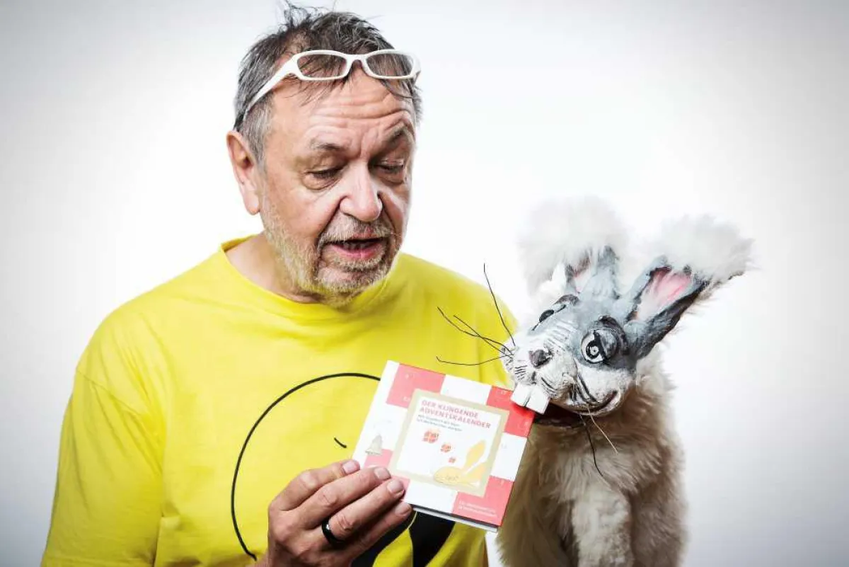 Ulrich Gabriel erzählt im Hörbuch ?Der klingende Adventskalender? die Geschichte des Hasen Nagobert.