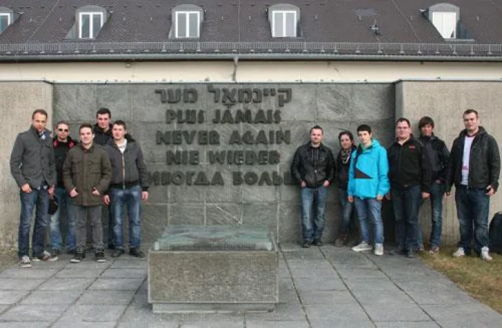 Bild: SÜD-TIROLER FREIHEIT besichtigt KZ-Gedenkstätte Dachau