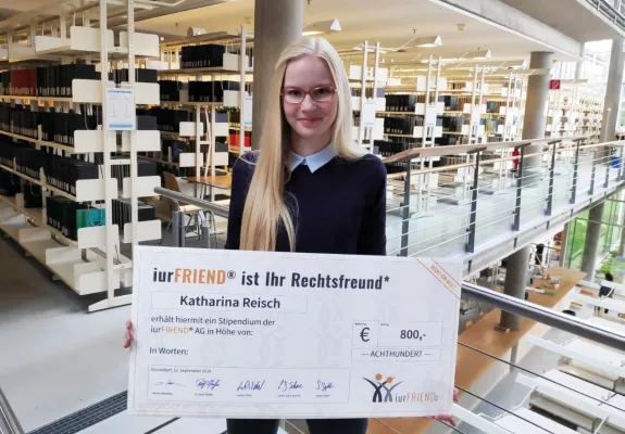 Bild: Scheidung.de-Stipendium-Vergabe 2019. Stipendium 2020 für Studierende der Rechts- und Geisteswissenschaften