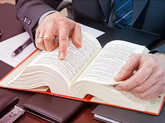 Bild: Grundlagen des Arbeitsrechts an vier Wochenenden
