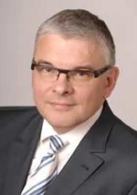 Bild: Klaus Treichel übernimmt Patenschaft im Masterstudiengang "PR und Integrierte Kommunikation" von PR plus