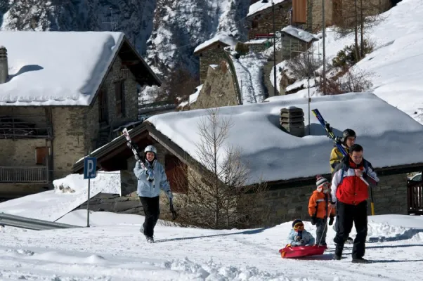 Bild: Unterhaltsamer Familienspaß im schneereichen Aostatal