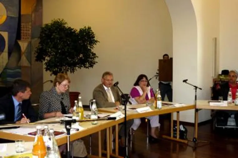 Podiumsdiskussion der Stiftung Liebenau - Bundestagskandidaten beziehen Stellung zur Sozialpolitik Bild: Podiumsdiskussion der Stiftung Liebenau - Bundestagskandidaten beziehen Stellung zur Sozialpolitik