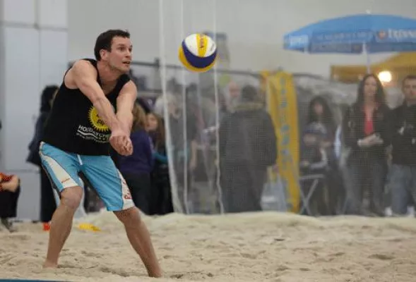 Bild: Beachvolleyball auf der f.re.e - Erhard Sport stellt Spielfelder für 1. Bayerischen Indoor-Meisterschaften