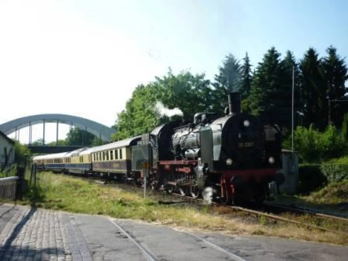 Gourmetzug mit Dampflok 38 2267