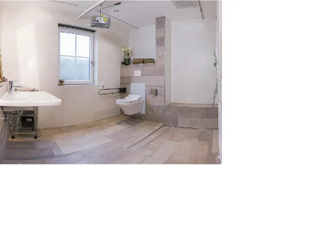 Barrierefreies Kundenbad mit Vorausschaueffekt Bild: Barrierefreies Kundenbad mit Vorausschaueffekt