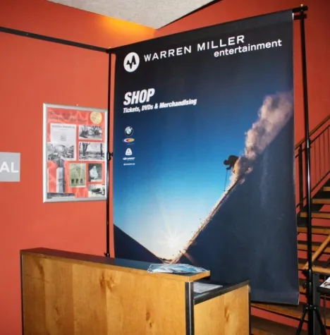 Bild: allbuyone stattet Warren Miller Filmtour aus