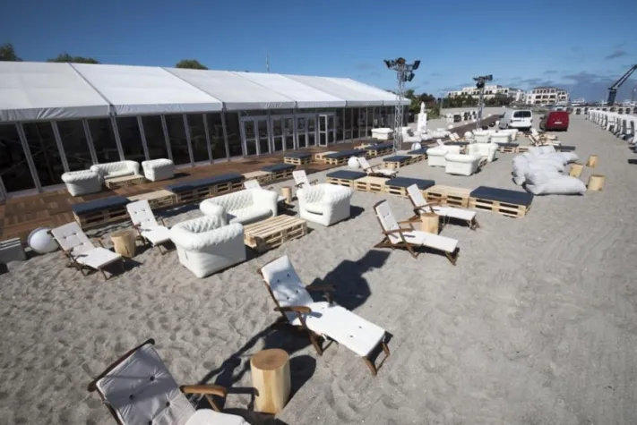 Bild: Wie ein Clubhaus am Meer