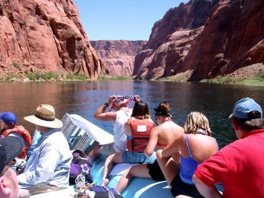 Bild: Grand Canyon Tours bietet nun Tages Raftingtrips für die Frühlingssaison 2014 an