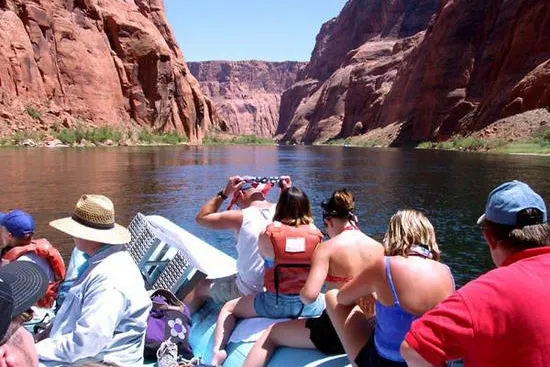 Bild: Grand Canyon Tours bietet nun Tages Raftingtrips für die Frühlingssaison 2014 an