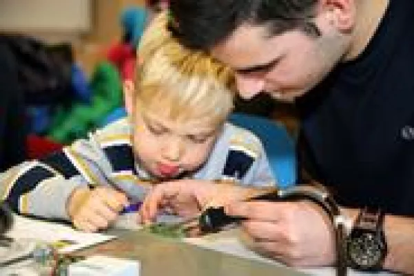 Bild: Tüftler- und Forscherinnentag begeistert Kinder für Naturwissenschaft und Technik