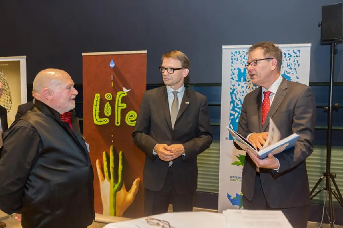 Bundesminister Dr. Müller, Hauptgeschäftsführer Esser u. Professor Kristahn (v.r.) bei der Eröffnung