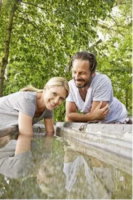 Frisch in den Frühling mit dem Kneipp-Original Bad Wörishofen. Tipps für die „Gesundheit zum Mitnehmen“ Bild: Frisch in den Frühling mit dem Kneipp-Original Bad Wörishofen. Tipps für die „Gesundheit zum Mitnehmen“