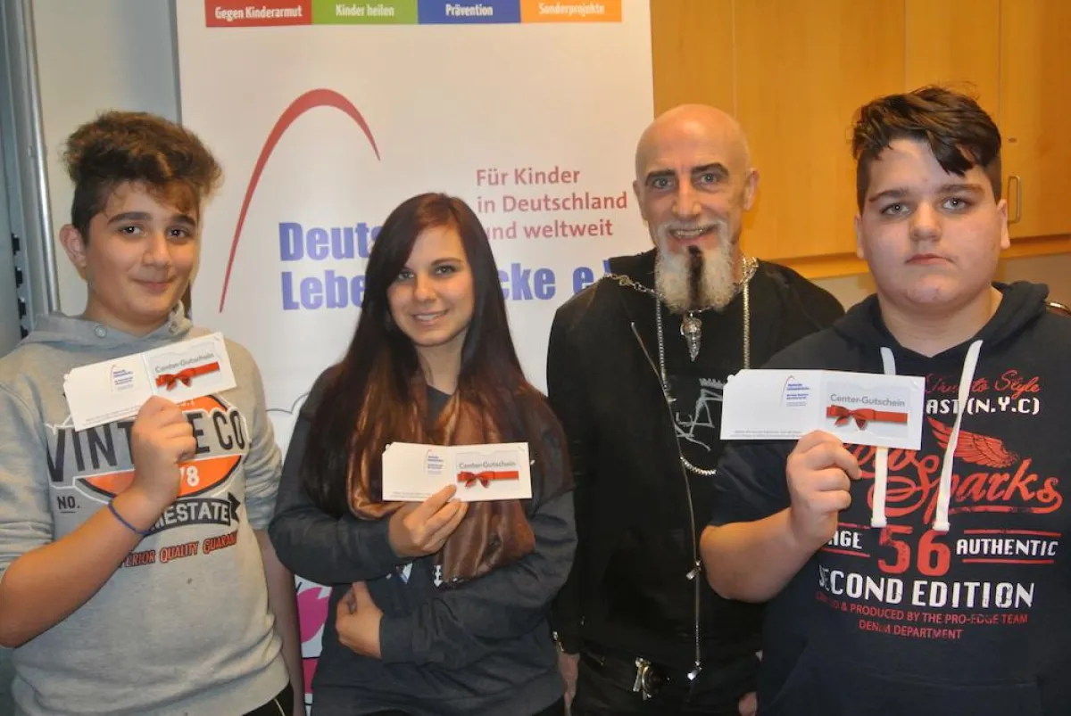 Der Klosterfriseur mit den Kochklub-Kids