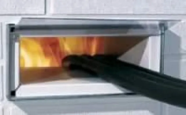 Bild: Wanddurchbruch für Kabel - Achillesferse im Brandschutz