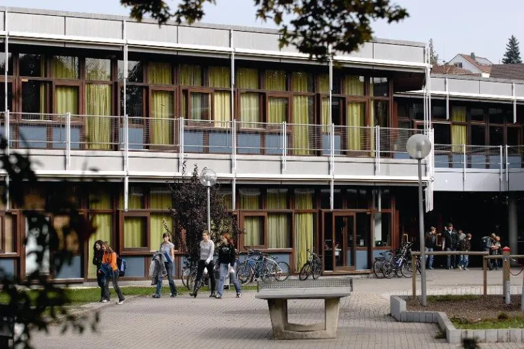 Bild: Kommunales Vorzeigeprojekt: Strom, Wärme und Kälte für einen weitläufigen Schulkomplex