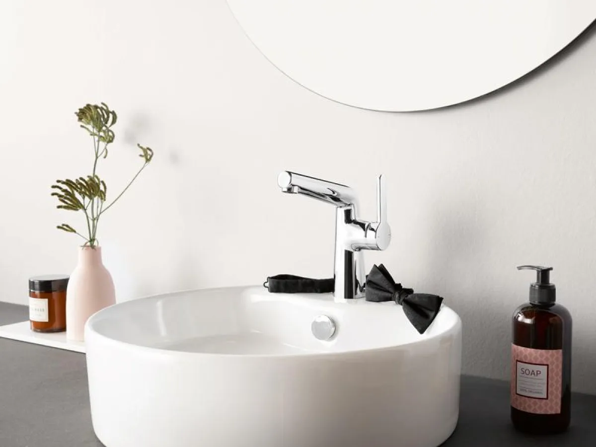 Die seitenbediente HANSADESIGNO STYLE ist ein Hingucker im Gäste-WC. Foto: Hansa Armaturen GmbH