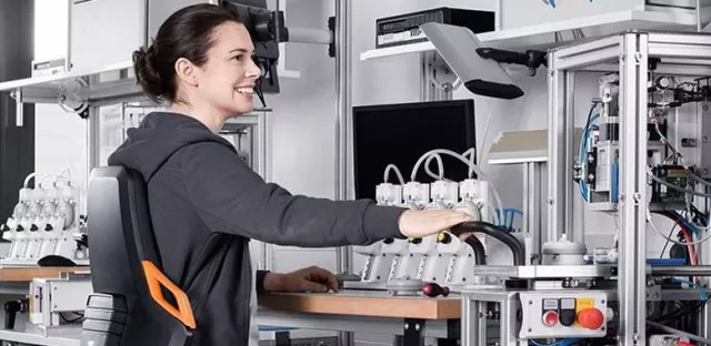 Bild: BIGBOXX - Richtig Sitzen in Industrie & Werkstatt