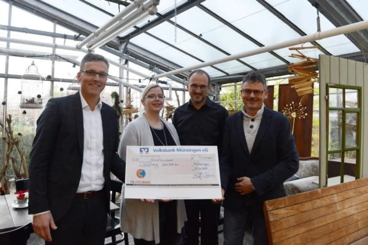 Übergabe des symbolischen Spendenschecks von F. K. SYSTEMBAU an die Stiftung Liebenau