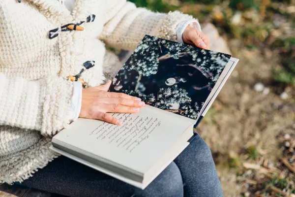 Mit allen Sinnen genießen: Handgebundenes Graspapier-Buch "Gefühl und Verstand - Naturfotografie" Bild: Mit allen Sinnen genießen: Handgebundenes Graspapier-Buch "Gefühl und Verstand - Naturfotografie"