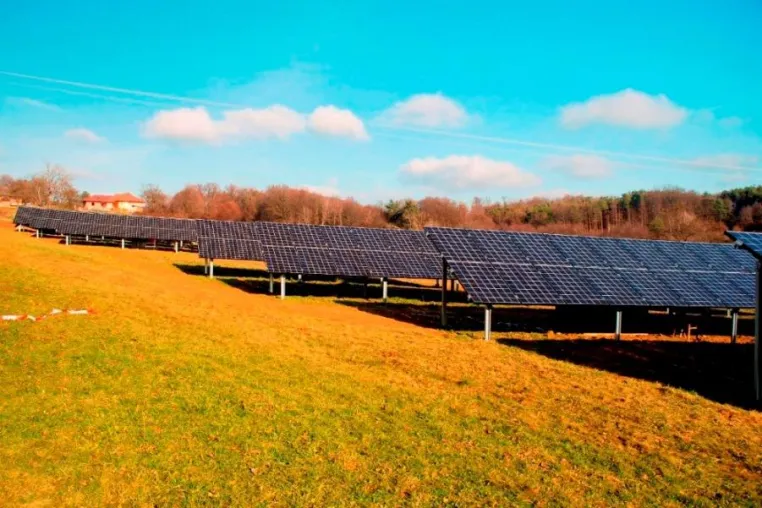 Bild: Sonel nimmt größte slowenische Photovoltaikanlage mit SolarMax-Wechselrichtern in Betrieb