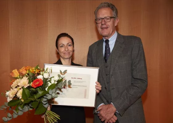 Bild: Forschungsförderung: D. Tittelbach-Helmrich erhält DIVI-Preis für nicht-ärztliche Personalanalyse