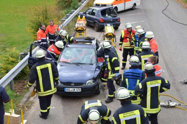 Bild: Praxisseminar Unfallrettung des Malteser Hilfsdienstes und der Feuerwehr Welschbillig