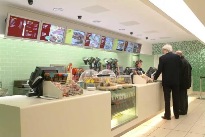 Bild: Infotainment längsseits der Schnellstraße