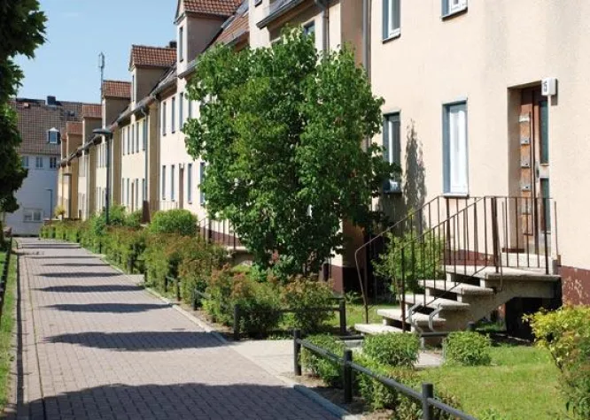 Monarchis beginnt mit den Renovierungsarbeiten der Häuser in Lohfelden Bild: Monarchis beginnt mit den Renovierungsarbeiten der Häuser in Lohfelden