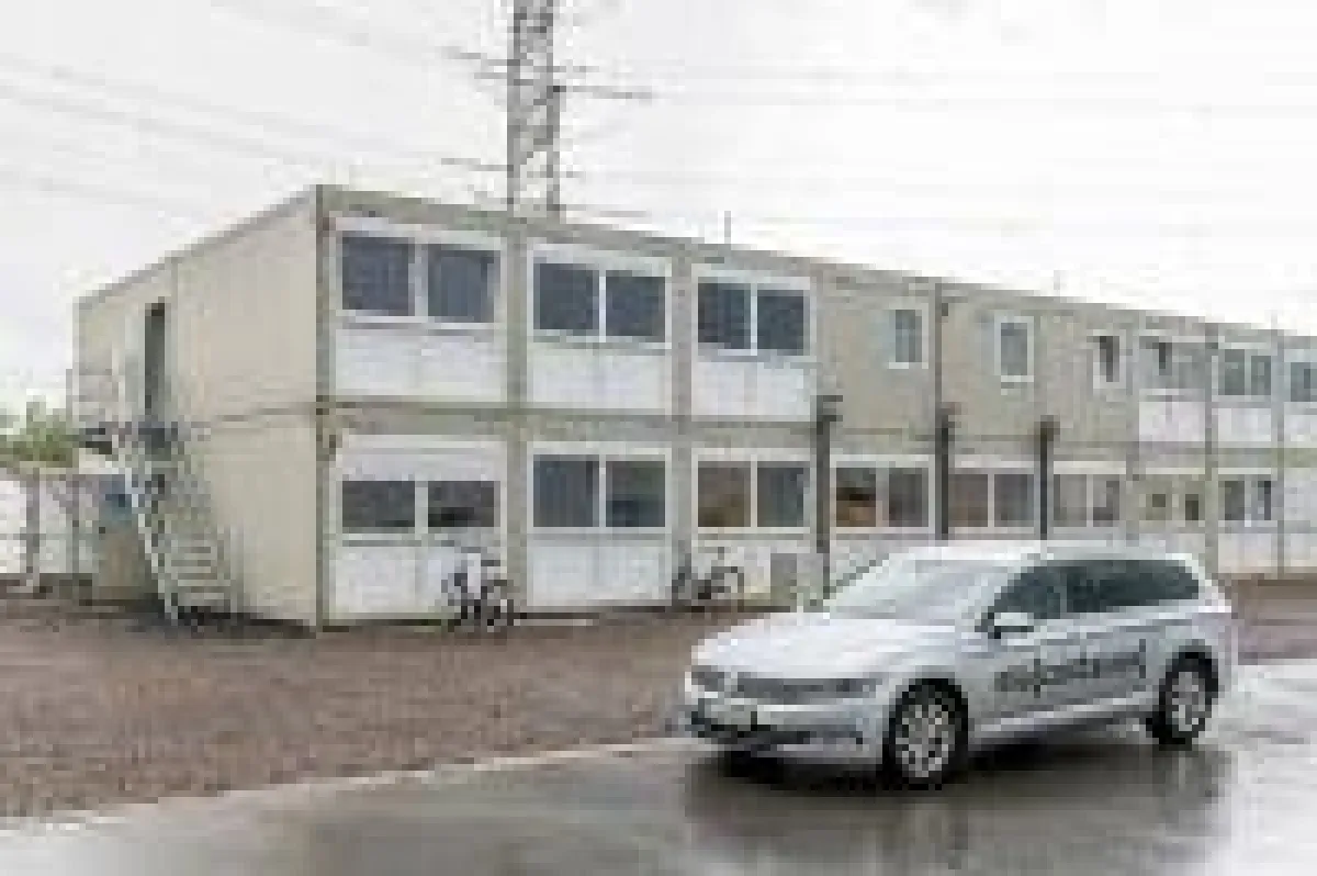 Das Revisionscontainerdorf besteht aus 84 ELA Containern und umfasst 1440 Quadratmeter.