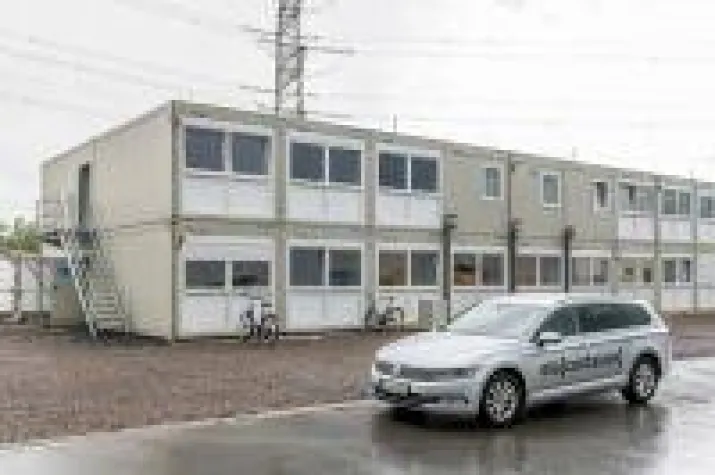 Bild: ELA baut Revisionscontainerdorf in der Industrie