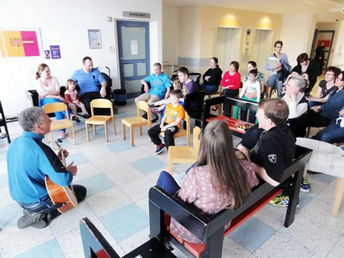 Olaf Schechten in der Kinderklinik
