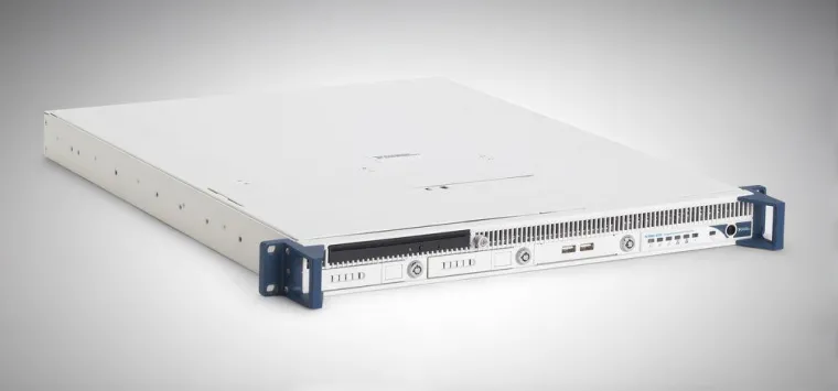 Bild: Neuer NI-Controller für die Rackmontage und neuer dezentraler PXI-Express-Controller