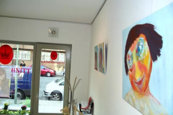 Bild: Ausstellung: Portraits von Gertraude Kremers im Salon Kaiserschnitt Berlin in Moabit