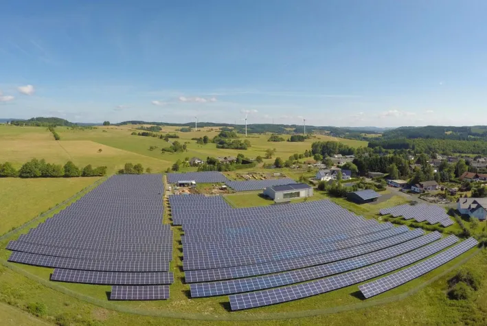 Neues Crowdinvestment: Schwärmen für Solaranlagen Bild: Neues Crowdinvestment: Schwärmen für Solaranlagen