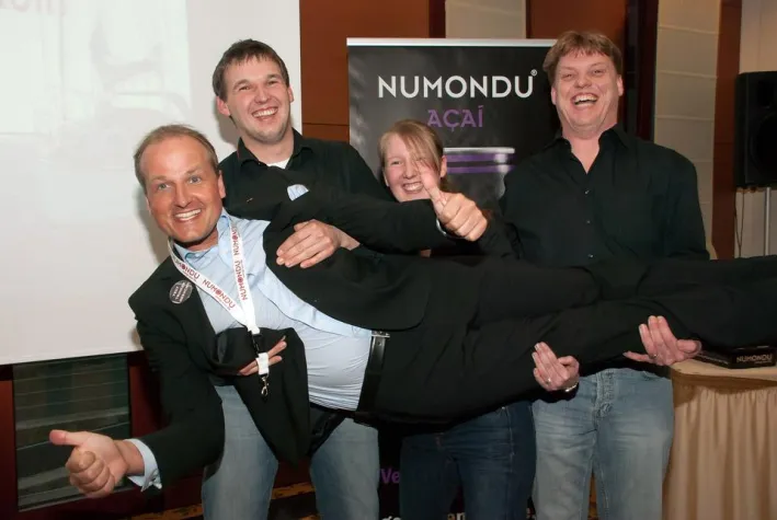 Mit Energie aus Dosen „Kult“ machen Bild: Mit Energie aus Dosen „Kult“ machen