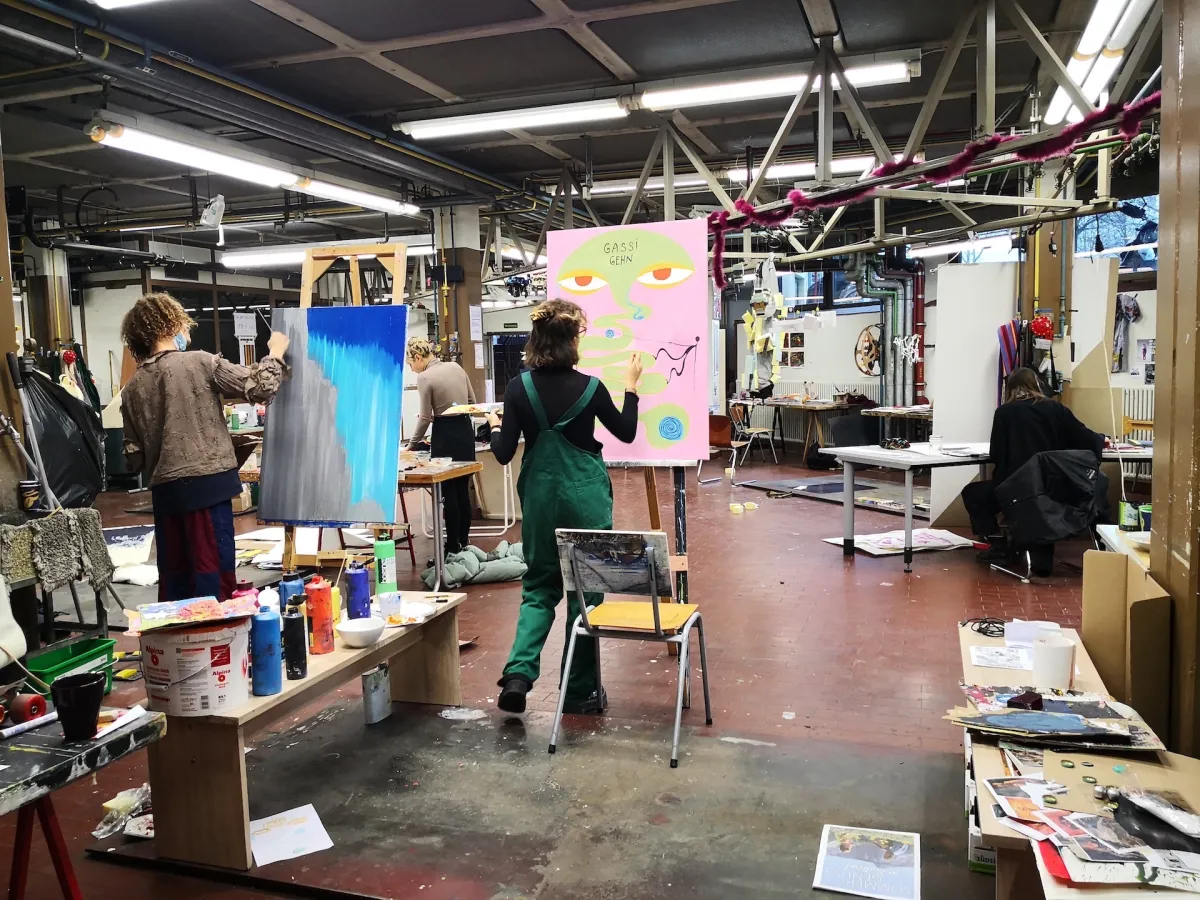 Zwischennutzungskonzept „Gabriele“ zieht in ehemalige Büro- und Ladenfläche in Sendling-Westpark ein (© © Bauwerk / IMAL)