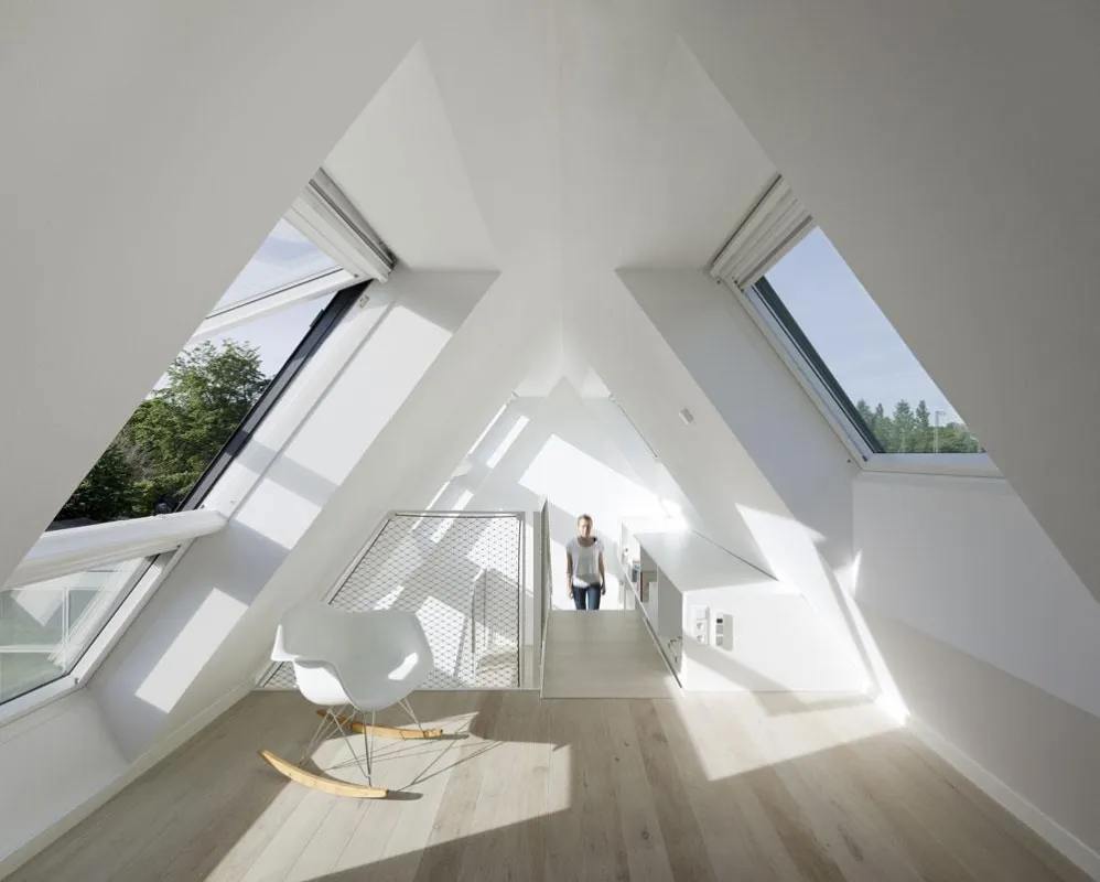 Großzügige Dachflächenfenster sorgen für Licht und Luft unterm Dach. Foto: Velux Deutschland GmbH