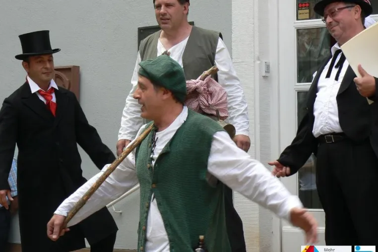 Mehrgenerationenhaus des Internationalen Bundes in Wörth präsentiert Stationentheater Bild: Mehrgenerationenhaus des Internationalen Bundes in Wörth präsentiert Stationentheater