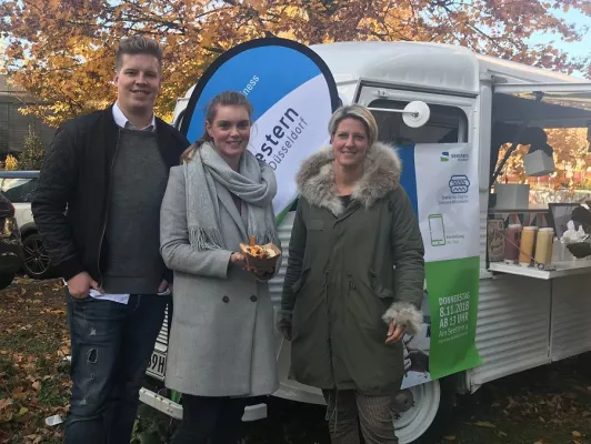 Bild: Die Standortinitiative Seestern e.V. stellt neue Funktionen der Quartiers-App den Mitarbeitern und Mietern vor