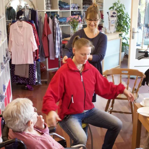 Bild: Schicke Mode mit therapeutischem Potential - Tamonda Pflegemode