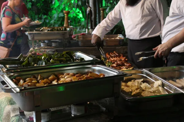 Bild: Barbecue, Live-Musik und Nacht-Safari beim „Vollmond BBQ“ im Zoo Osnabrück